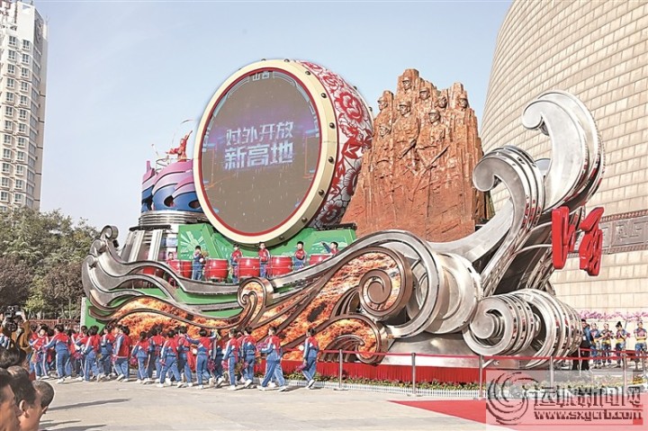 “奋进山西”国庆彩车运城（晋南片区）巡展暨群众文化 活动侧记